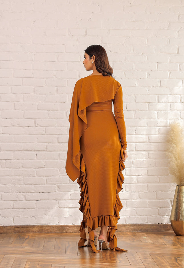 Frill ribbed dress and cape