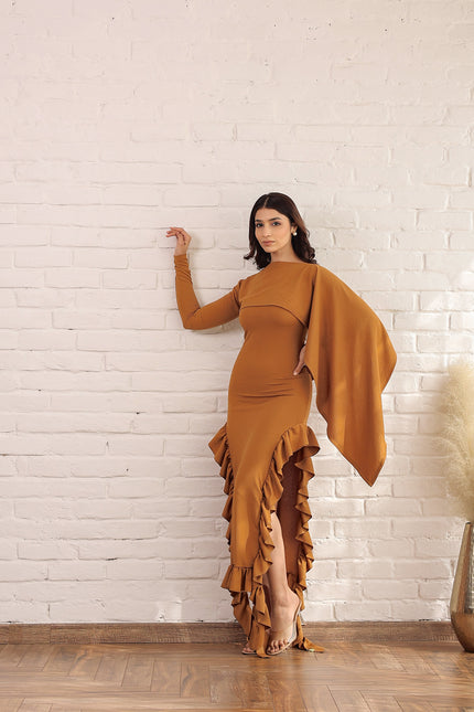 Frill ribbed dress and cape