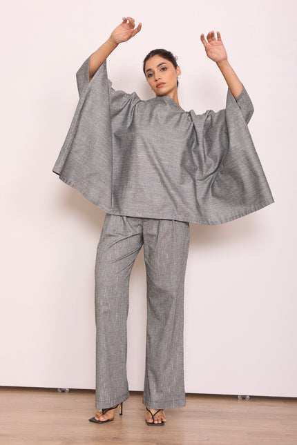 Free size button up top