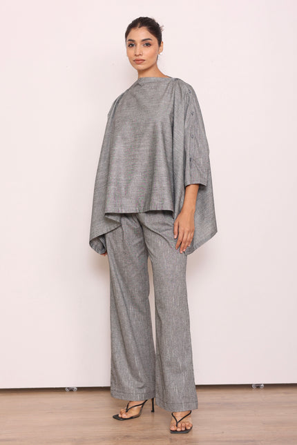 Free size button up top