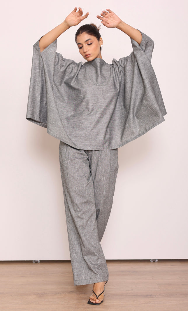 Free size button up top