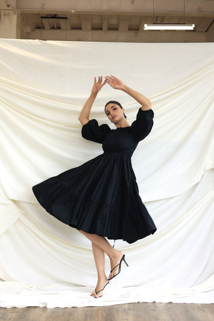 Black round neck tiered midi dress