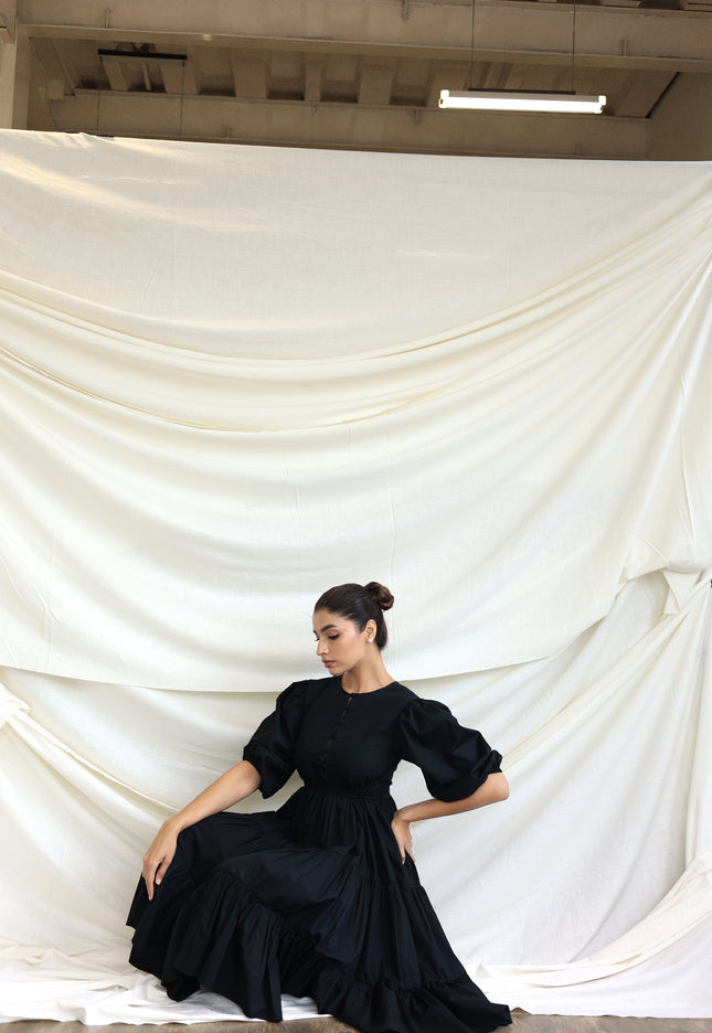 Black round neck tiered midi dress