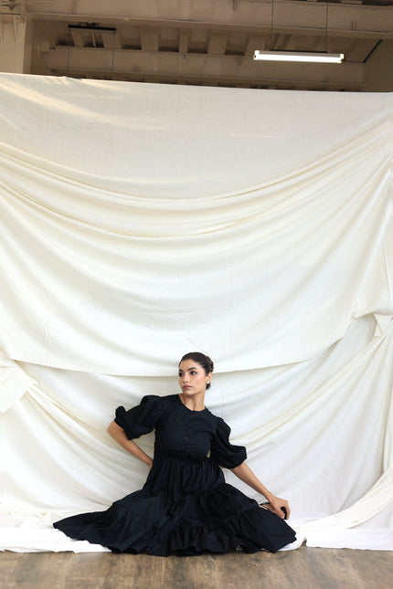 Black round neck tiered midi dress