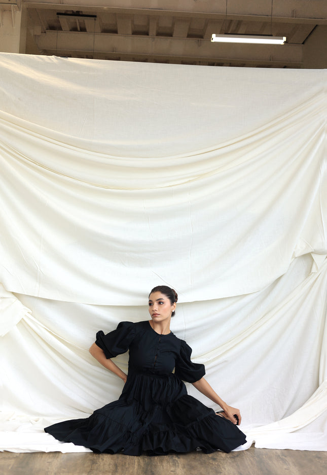 Black round neck tiered midi dress