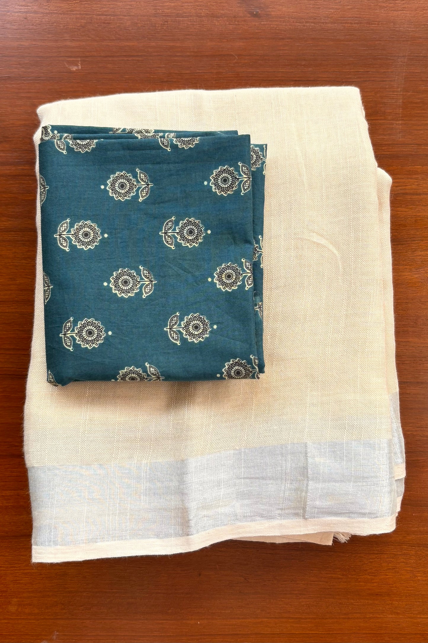 Beige linen saree ( Express delivery ⚡️)