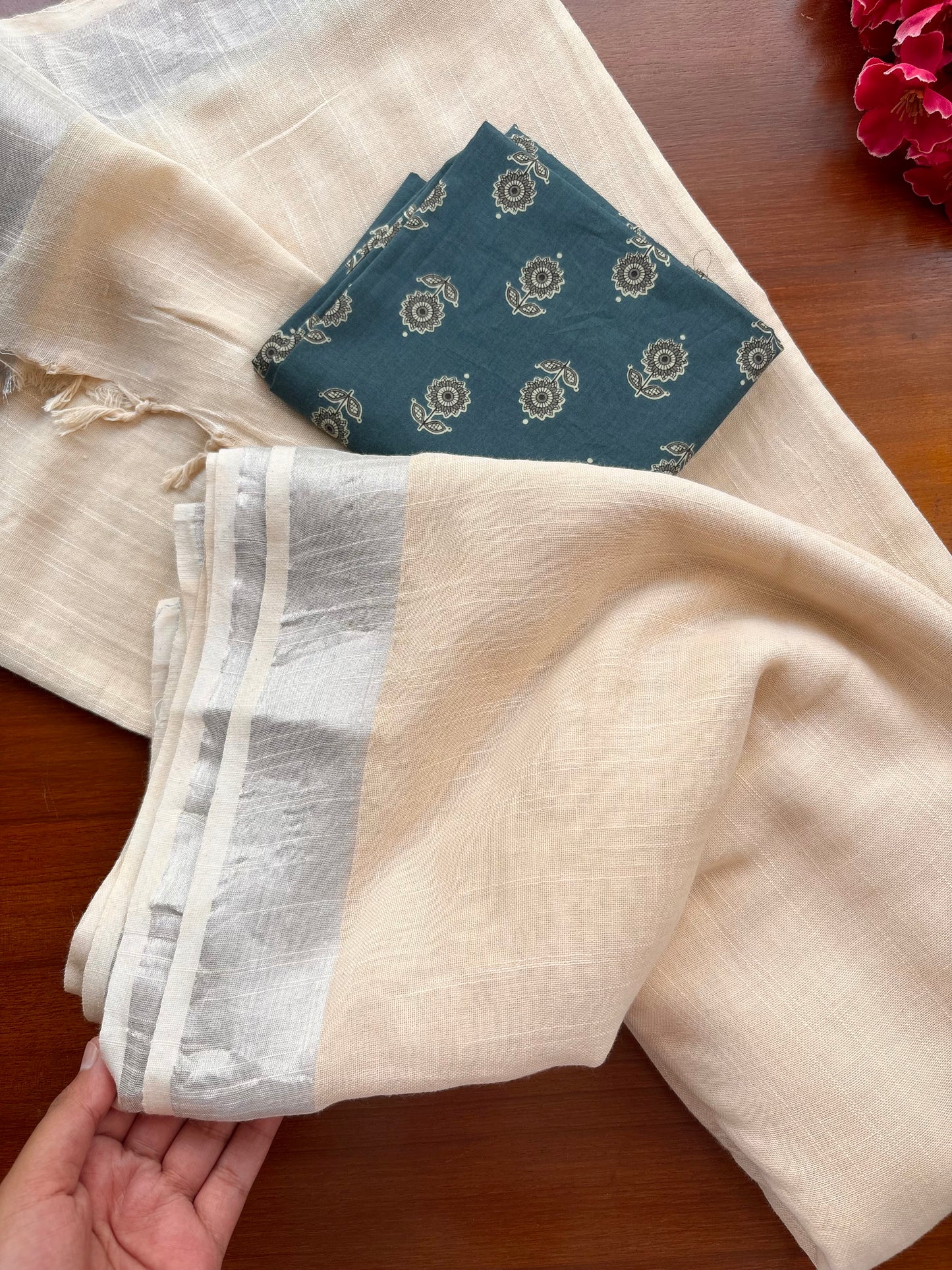 Beige linen saree ( Express delivery ⚡️)